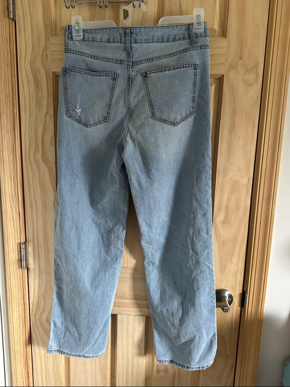 Women’s Size 10 Light Wash Distressed Straight-Leg Jeans - Picture 3 of 3